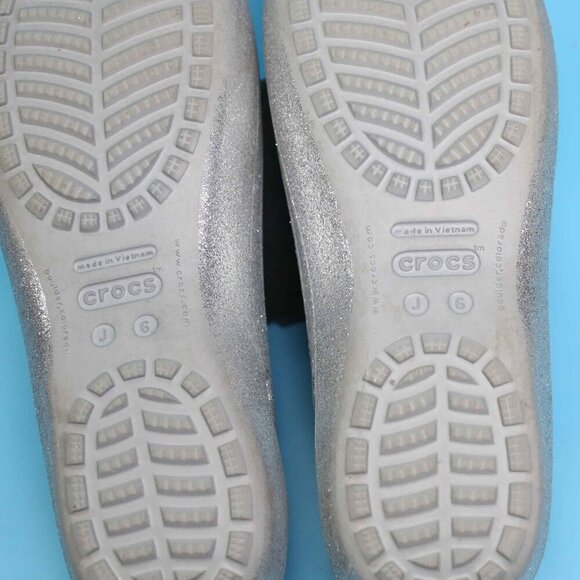 EUC Crocs Girls Kadee Silver Sparkle Slip On Flats Shoes, Size J6 - Picture 7 of 7